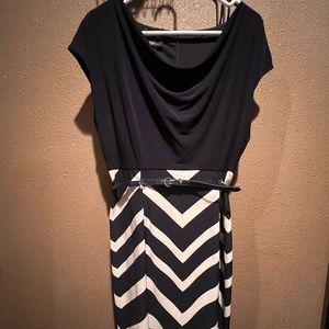 MIDI navy blue dress with chevron print